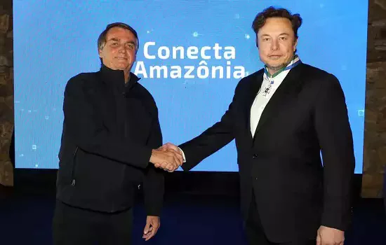 Bolsonaro anuncia parceria com Musk sem previsão de licitação