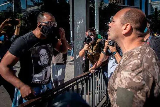 Manifestantes pró e contra Bolsonaro fazem ato na Paulista e a confusão prevista acontece