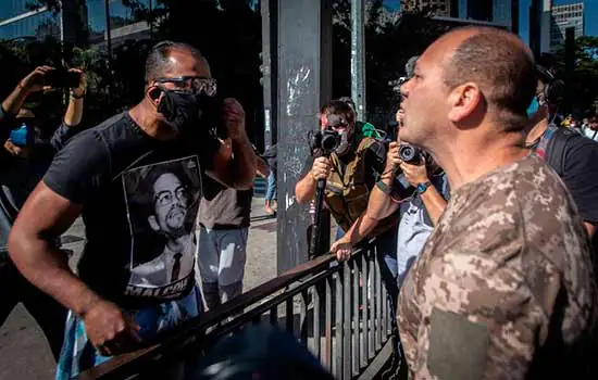 Manifestantes pró e contra Bolsonaro fazem ato na Paulista e a confusão prevista acontece