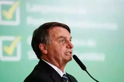 Bolsonaro promete reajuste a servidores somente em 2023