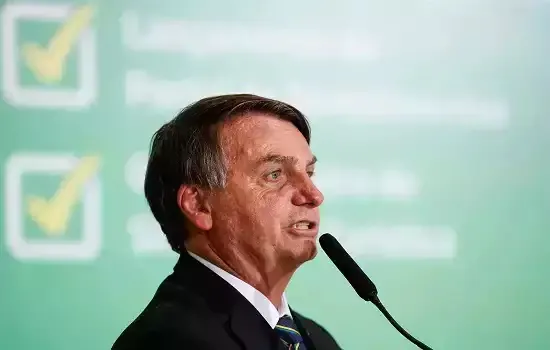 Bolsonaro promete reajuste a servidores somente em 2023