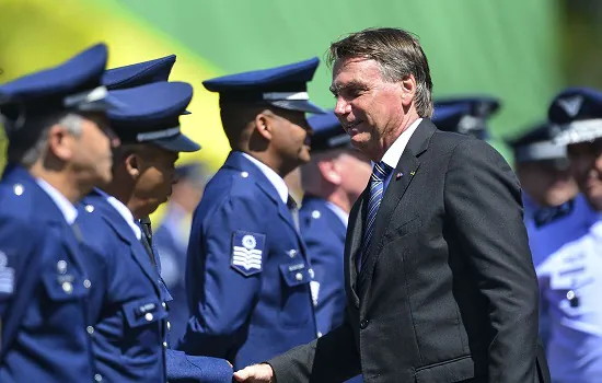 Bolsonaro participa de solenidade de graduação de sargentos da FAB