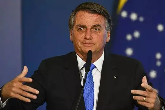 “Batem em mim porque venda de armas é recorde”, diz Bolsonaro