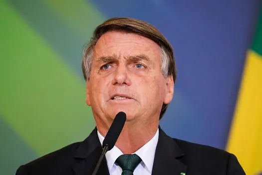 TSE condena Bolsonaro por ataques a urnas em reunião com embaixadores