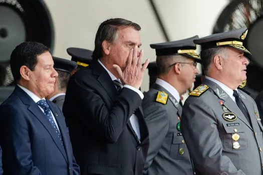 Bolsonaro participa de novo evento militar em Brasília, mas segue sem discursar