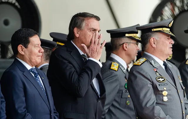 Bolsonaro participa de novo evento militar em Brasília