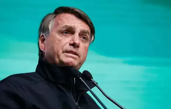 Bolsonaro volta a atacar ministros do STF e diz que Moraes quer incriminá-lo