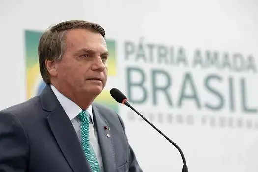 Bolsonaro diz que quer arrecadar menos e que preço dos combustíveis devem cair