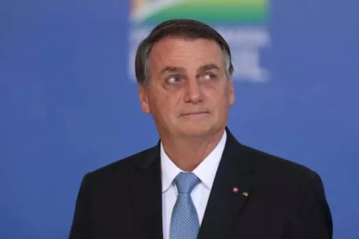 Bolsonaro publica no Twitter como se ainda fosse presidente; internautas reagem