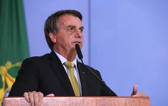 Bolsonaro volta a dizer que vídeos na Amazônia são mentirosos e ataca Di Caprio