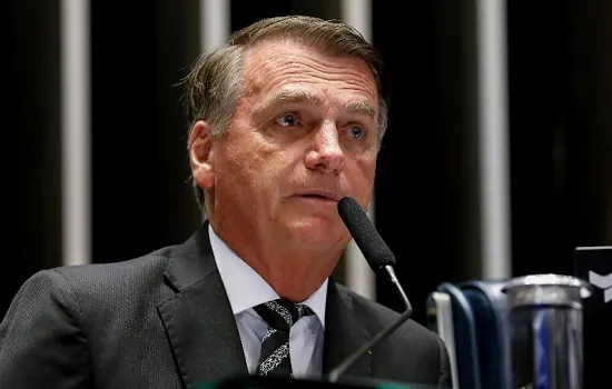 Bolsonaro participa de culto evangélico nas dependências da Câmara