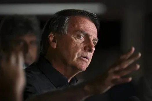 Bolsonaro recebe Tarcísio no Planalto em meio a definição de estratégias