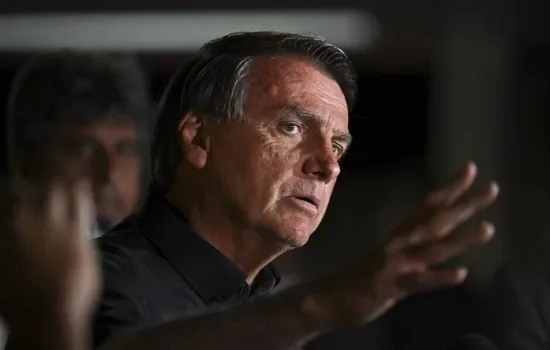 Bolsonaro recebe Tarcísio no Planalto em meio a definição de estratégias