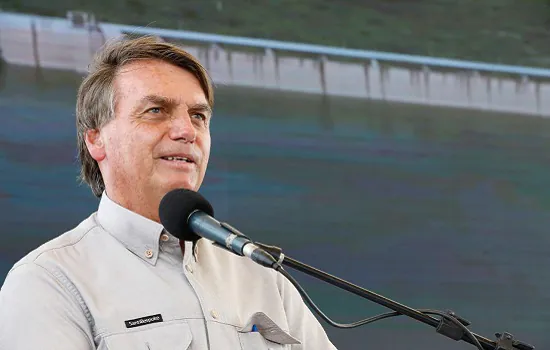 Bolsonaro fala ‘meu Nordeste’ e exalta transposição em curral eleitoral de Lula