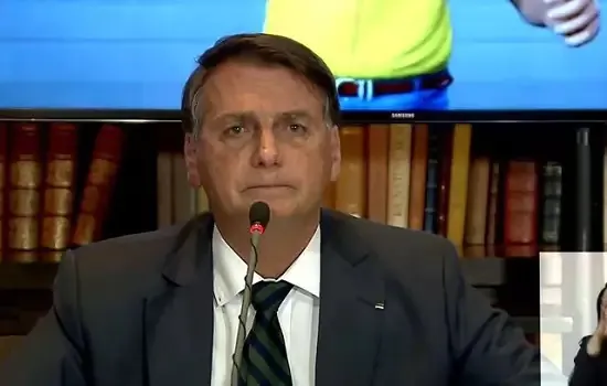 Bolsonaro diz que Forças Armadas não terão papel de espectador nas eleições