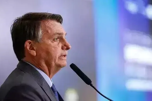 Bolsonaro diz que espera resolver alta dos combustíveis ‘nos próximos dias’