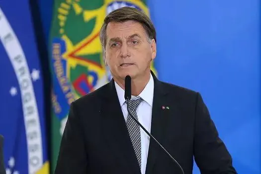 Bolsonaro cita pressões para demitir Guedes