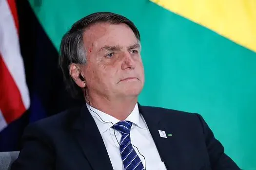 Bolsonaro diz que, reeleito, “resolve a questão” dos decretos de armas