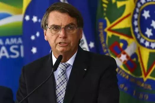 Bolsonaro diz que preço da gasolina ‘tem que cair’ com baixas do petróleo Brent