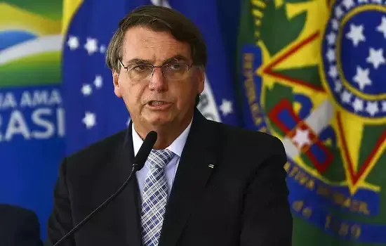 Bolsonaro diz que preço da gasolina ‘tem que cair’ com baixas do petróleo Brent