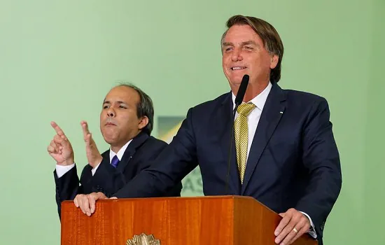 Bolsonaro diz que vai discutir petróleo hoje e critica paridade dos preços