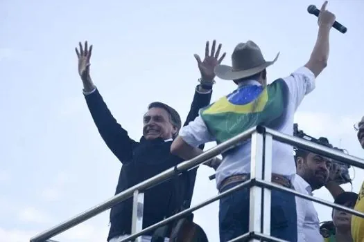 O Brasil está decolando, está no rumo certo, é admirado por outros países, diz Bolsonaro