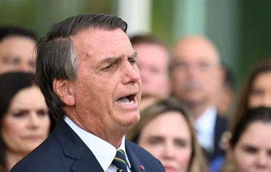 Bolsonaro vai representar contra propaganda de Lula que o associa ao canibalismo