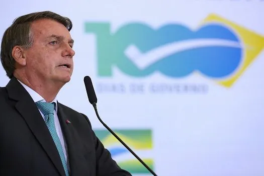 Bolsonaro diz que Moro não aguenta 10s de debate e que FHC comprou reeleição