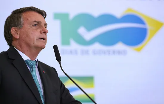 Bolsonaro diz que Moro não aguenta 10s de debate e que FHC comprou reeleição