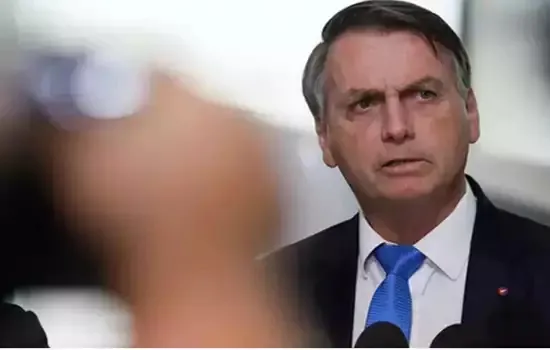 Bolsonaro volta a atacar Fachin e diz que Forças Armadas são “guardiãs da Constituição”