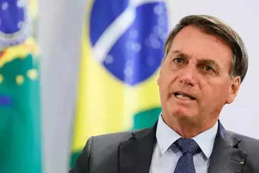 Bolsonaro cita assassinato de Abe para reiterar temor com ‘inimigos internos’