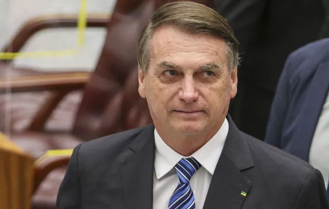 Ex-presidente Bolsonaro é internado em hospital nos EUA