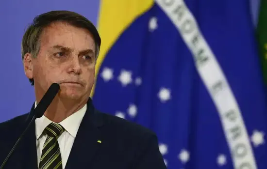 Bolsonaro volta a defender compras de Viagra e próteses penianas para o Exército