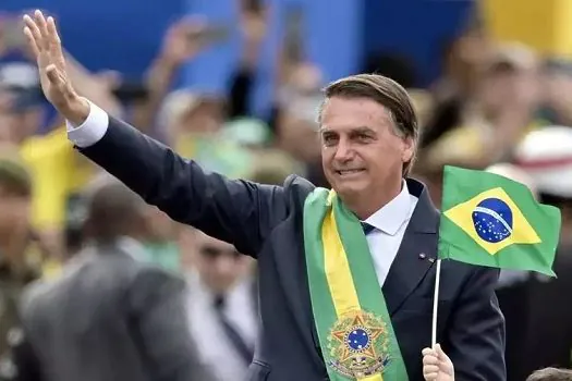 Bolsonaro ironiza Lula ao rebater comparação de apoiadores a Ku Klux Klan