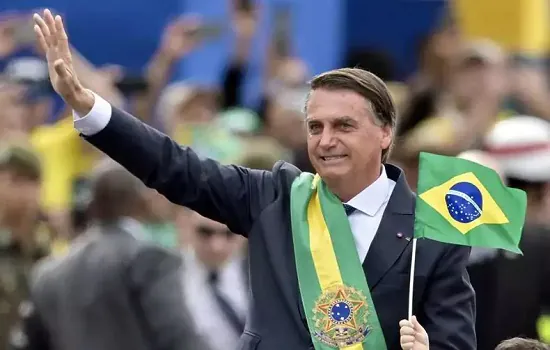 Bolsonaro ironiza Lula ao rebater comparação de apoiadores a Ku Klux Klan