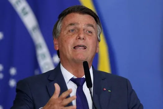 Bolsonaro critica Lula e Dilma e diz que agora Brasil vai bem perante o mundo