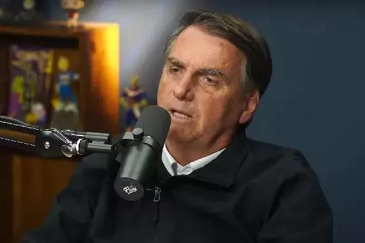 Bolsonaro é alvo de ação de vereadoras por frases homofóbicas em podcast