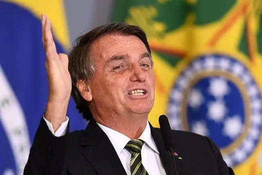 Bolsonaro diz esperar sentir brevemente queda no preço do diesel com importação