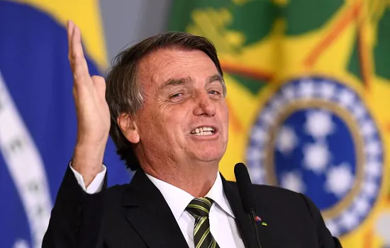 Bolsonaro diz esperar sentir brevemente queda no preço do diesel com importação