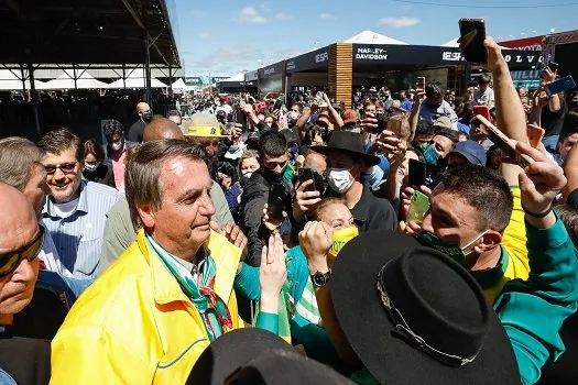 ‘Três Poderes têm de ser respeitados’, diz Bolsonaro