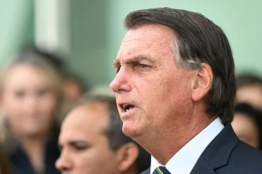 Bolsonaro diz que acertou com Guedes desoneração da folha de pagamento da saúde