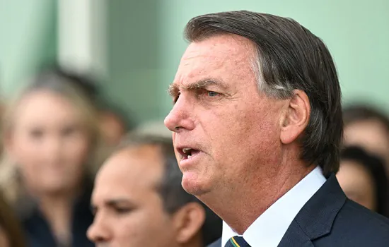 Bolsonaro diz que acertou com Guedes desoneração da folha de pagamento da saúde