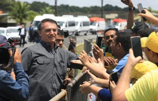 Bolsonaro cumpre agenda religiosa em Recife para se contrapor a Lula