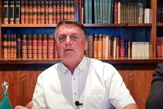 Bolsonaro afirma que projeto de lei das fake news é “um desastre para a informação”