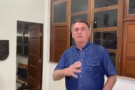 Bolsonaro se opõe a Lula, diz que se hospedou a ‘custo zero’ e mostra quarto