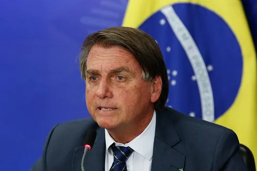 Campanha de Bolsonaro recebe 300 mil doações em Pix após Flávio pedir dinheiro