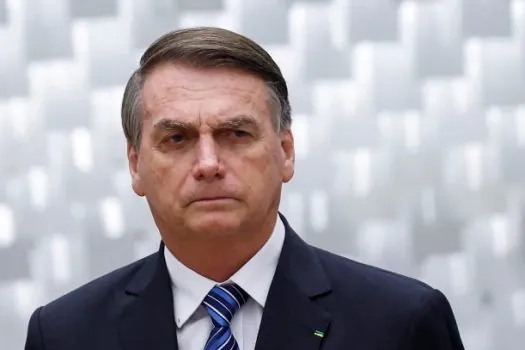 Bolsonaro veta Lei Padre Júlio Lancellotti, sobre população de rua