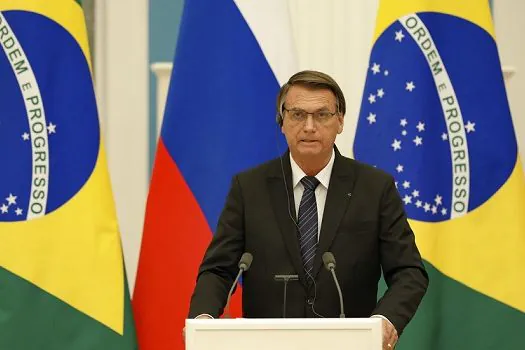 Bolsonaro anuncia que sobrevoará Petrópolis na sexta-feira