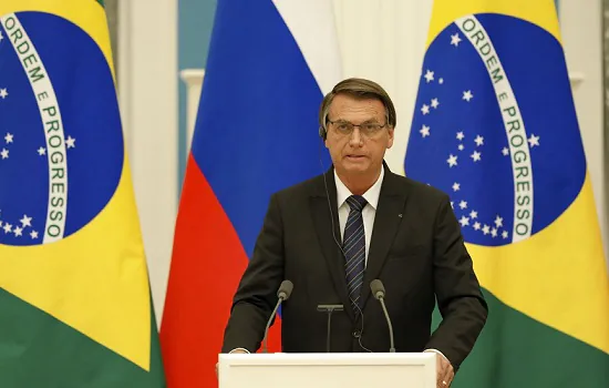 Bolsonaro anuncia que sobrevoará Petrópolis na sexta-feira