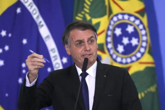 CGU vai tirar sigilo de cartão de vacina de Bolsonaro